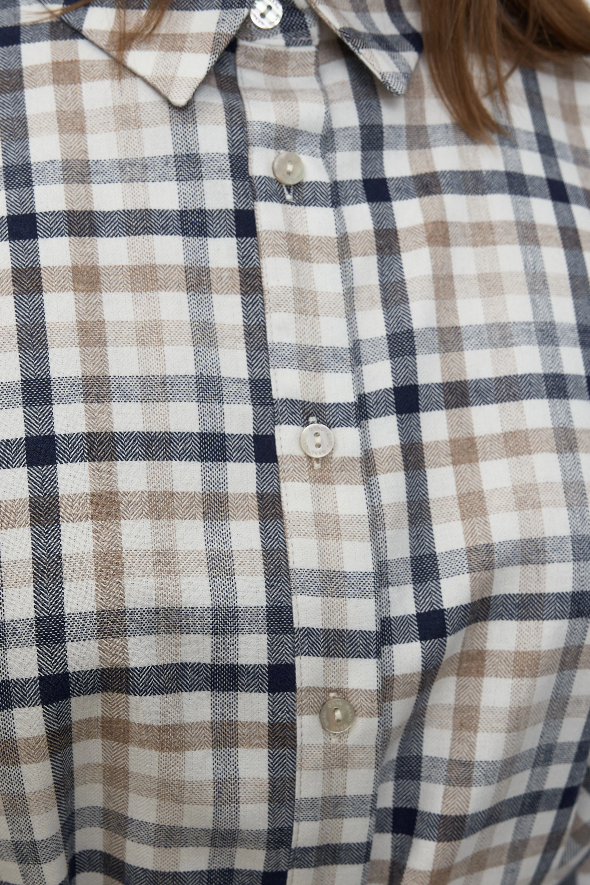 Qanu Ekose Gömlek Beyaz  - Tesettür Giyim