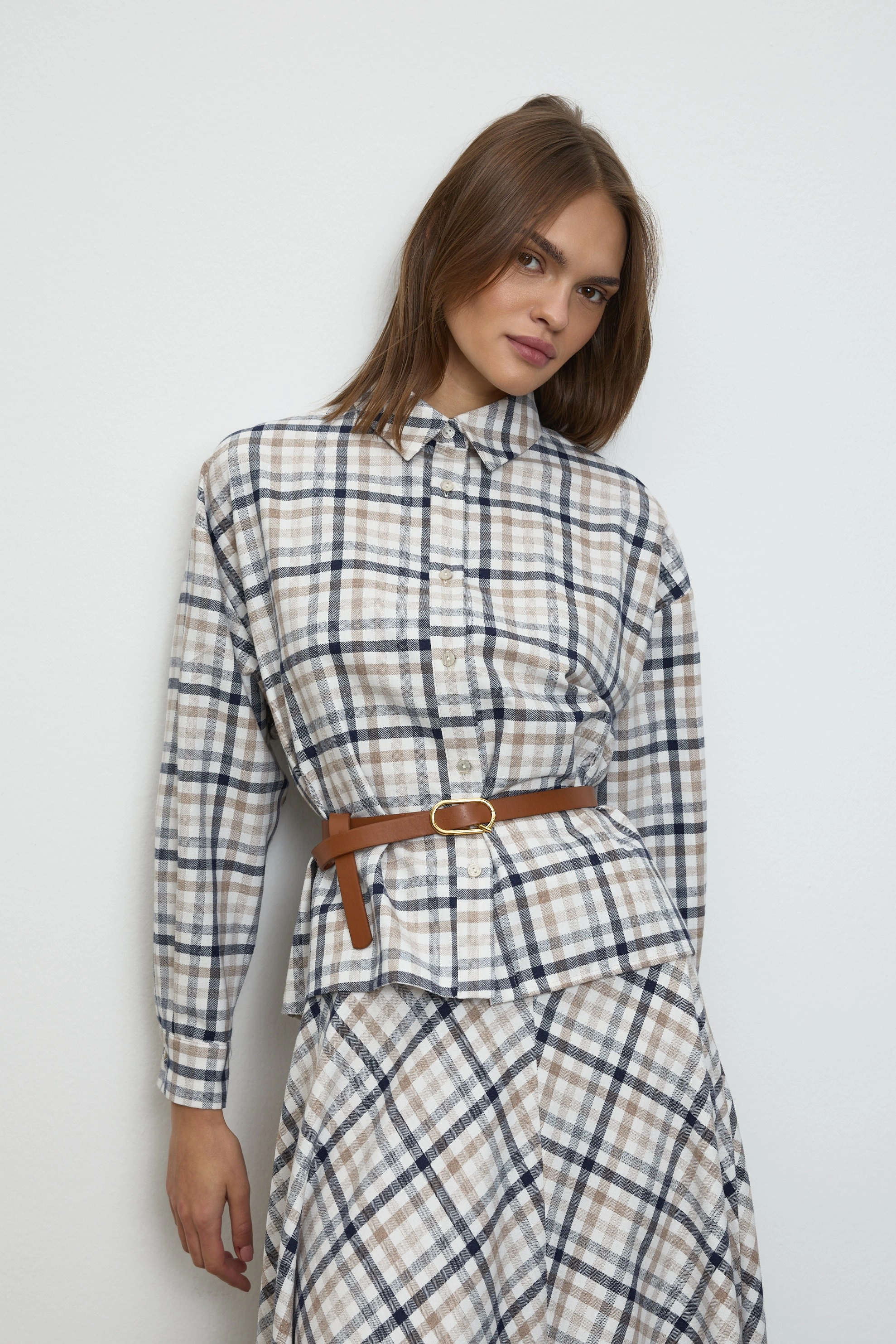 Qanu Ekose Gömlek Beyaz  - Tesettür Giyim