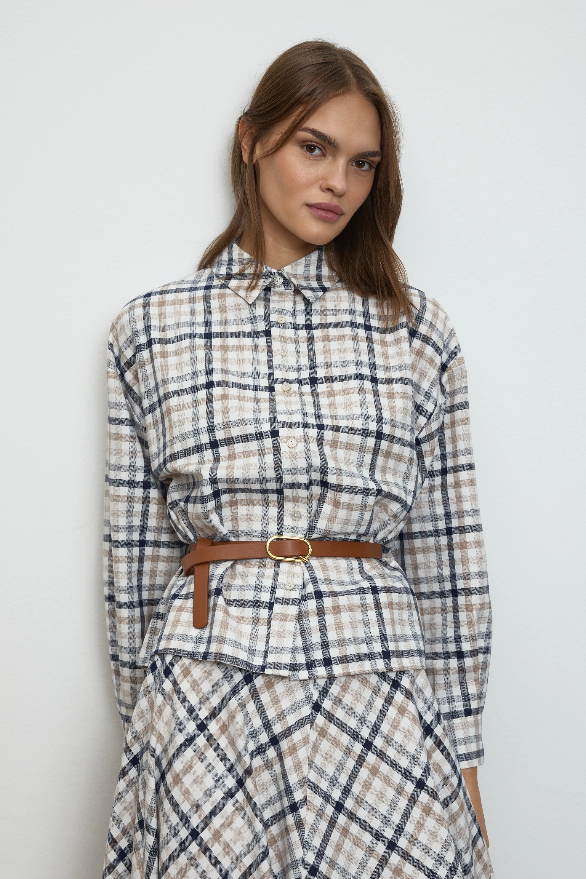 Qanu Ekose Gömlek Beyaz  - Tesettür Giyim