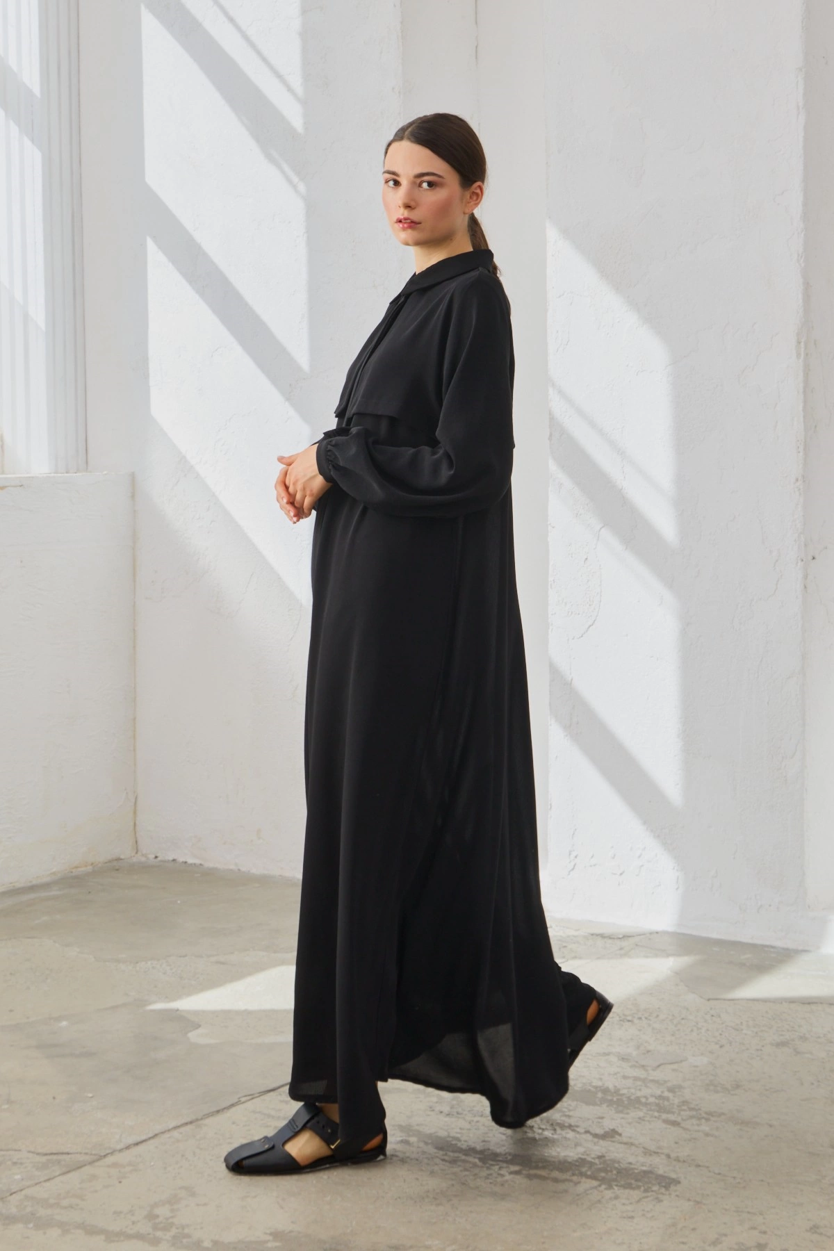 Qanu Kapaklı Ferace Siyah  - Tesettür Giyim