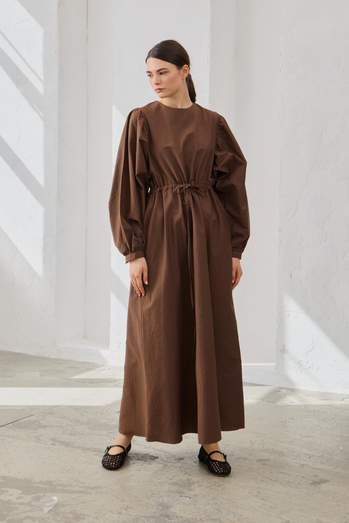 Qanu Pamuklu Büzgülü Elbise Kahverengi