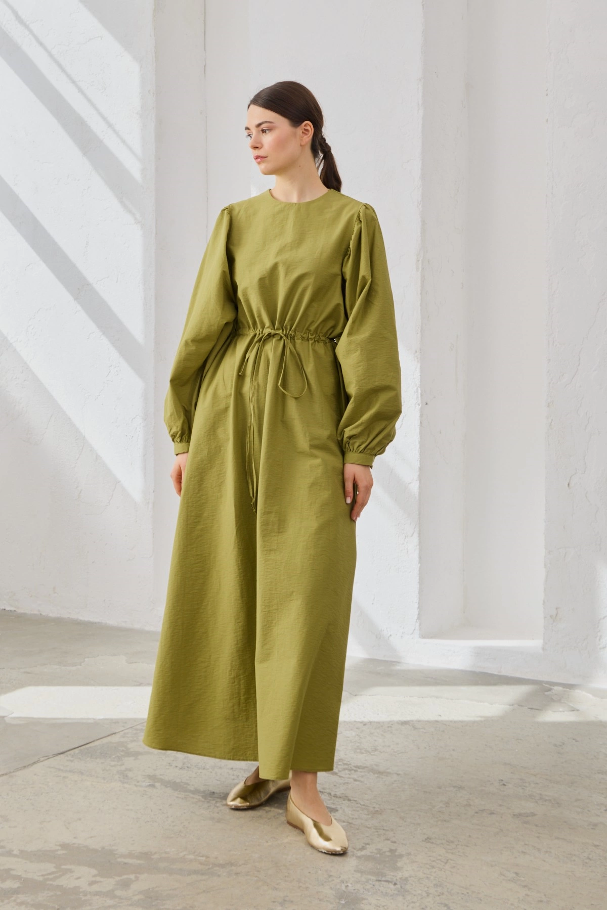 Qanu Pamuklu Büzgülü Elbise Yağ Yeşili