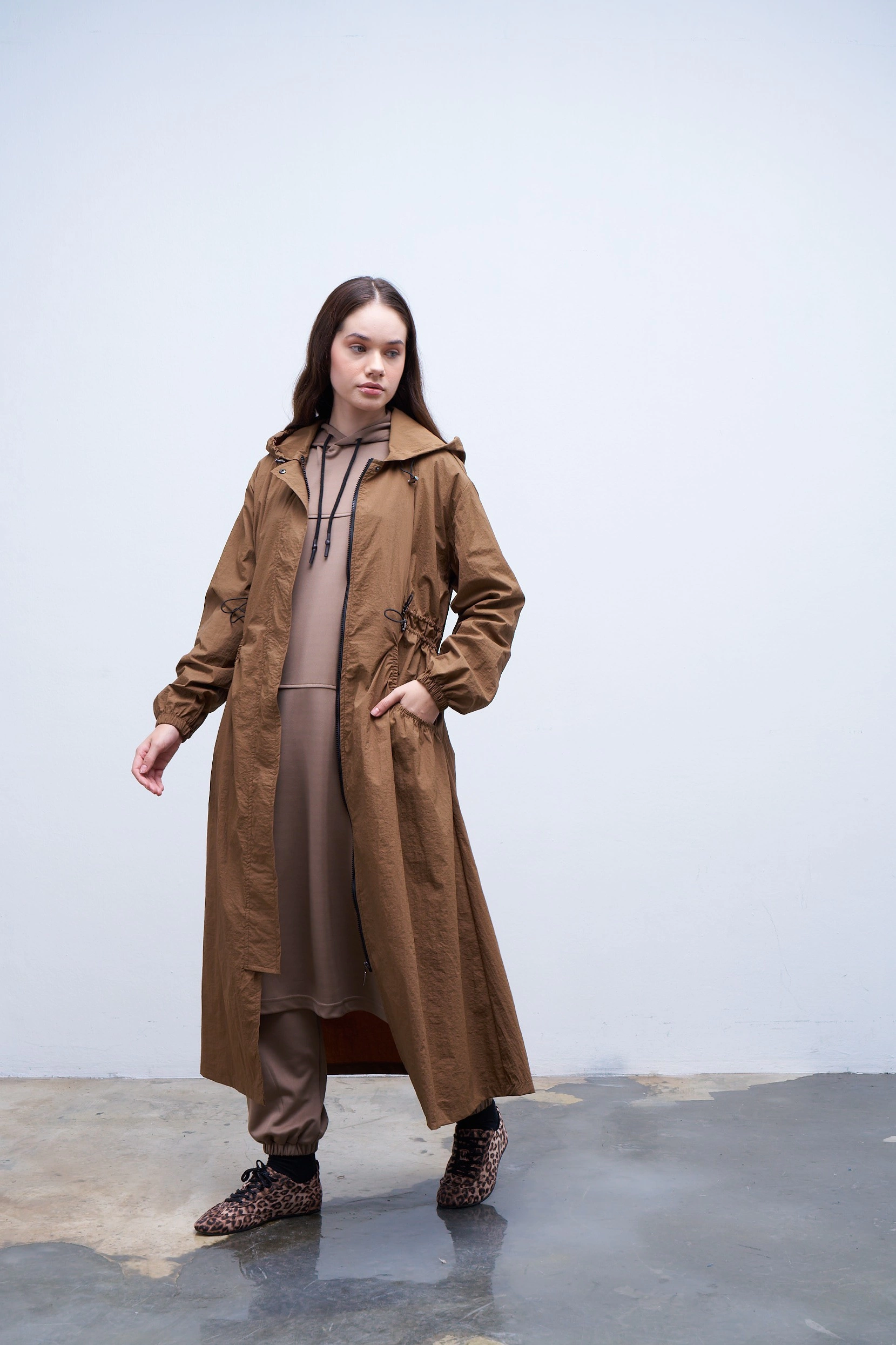 Qanu Parla Yağmurluk Taba