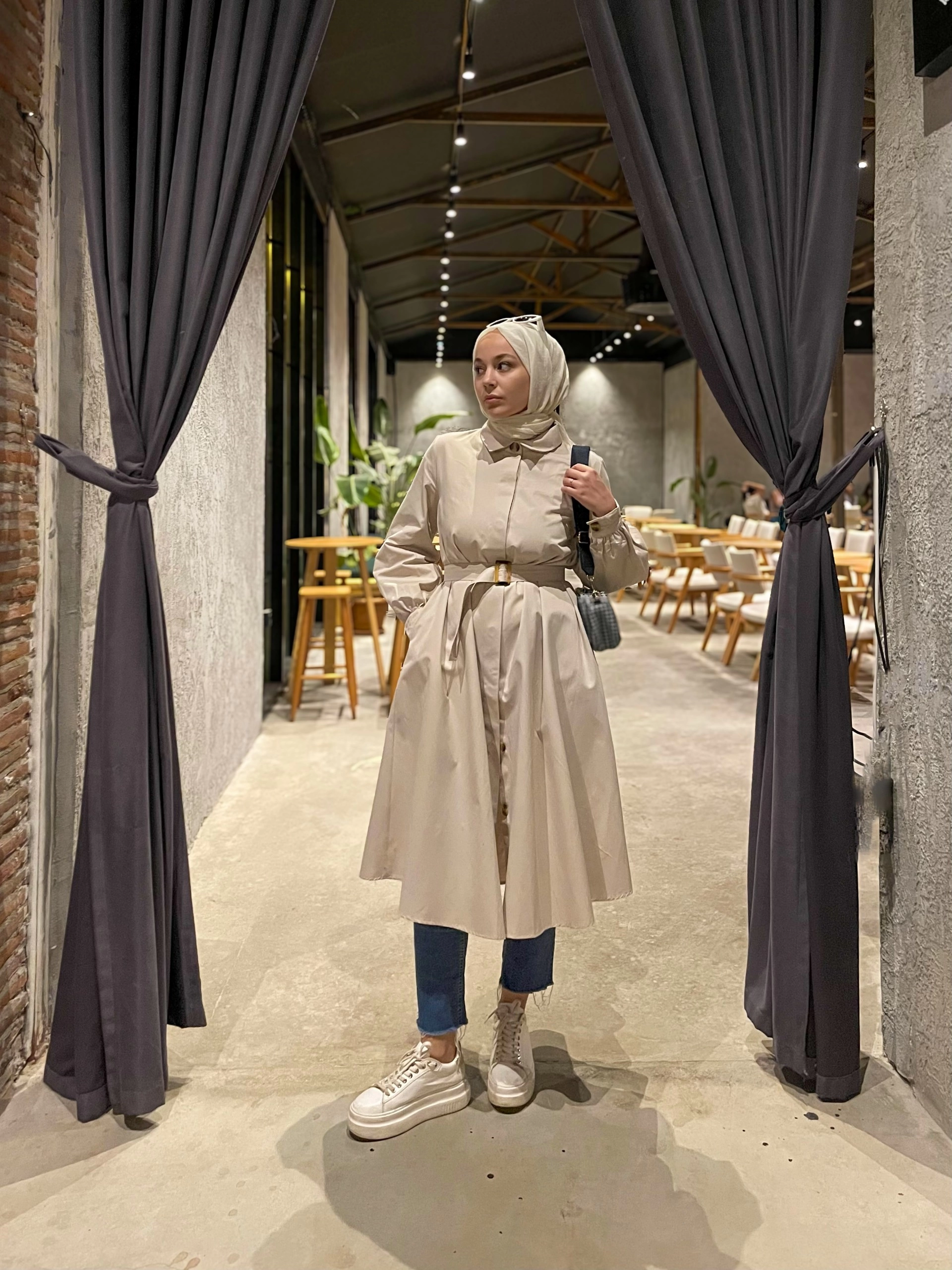 Qanu Volanlı Trençkot Bej  - Tesettür Giyim