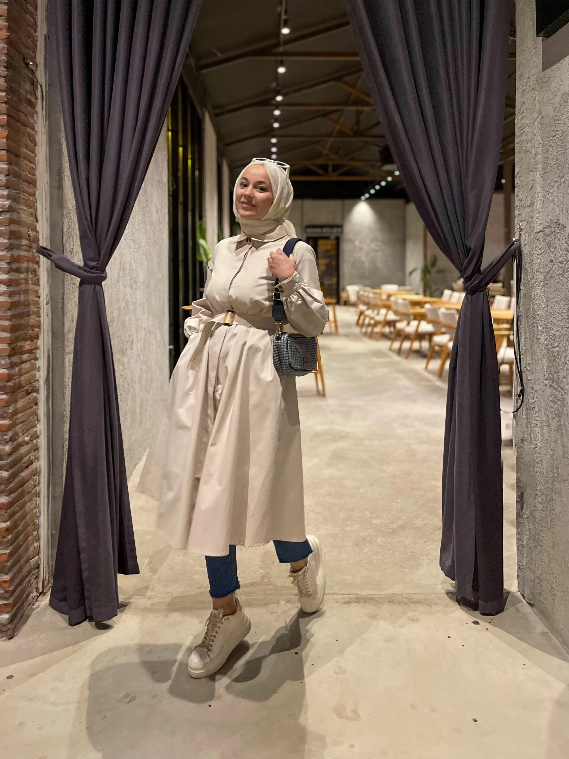 Qanu Volanlı Trençkot Bej  - Tesettür Giyim